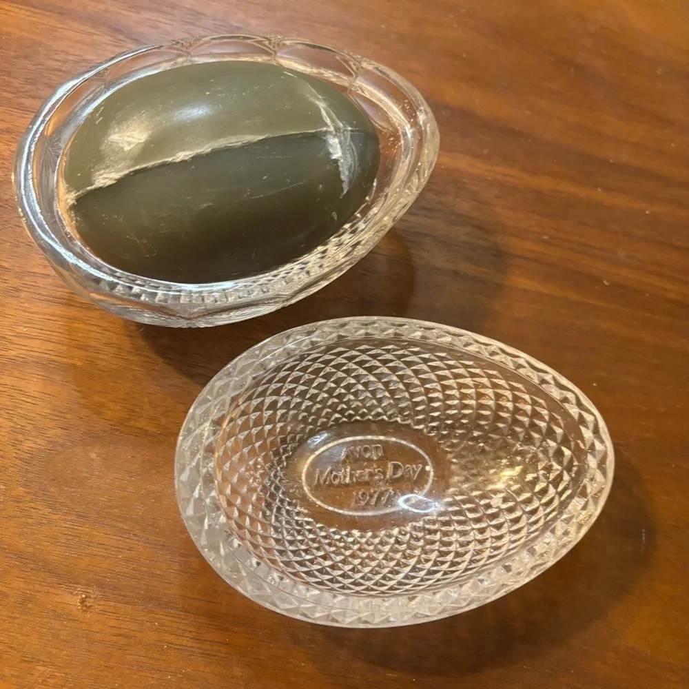 New Vintage Avon Mother's Day Glass Fostoria Egg Soap Dish With original Soap